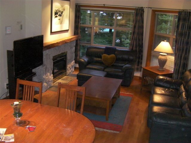 Whistler Aspens on Blackcomb Accommodation 428 Living Room
